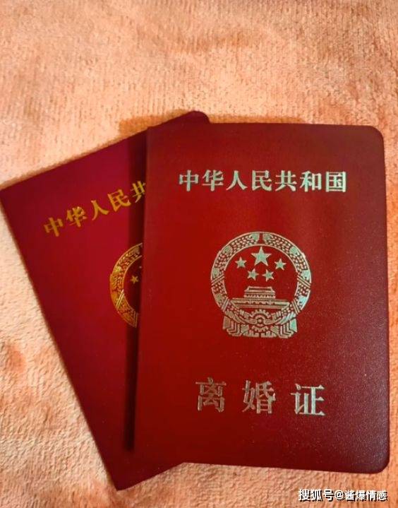 专业证书定制服务 vs 通用证书:谁更胜一筹?